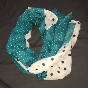 Women’s scarf